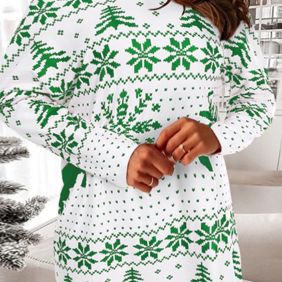 Reindeer and Snowflake Print Women's Nightgown - Picture 2 of 7